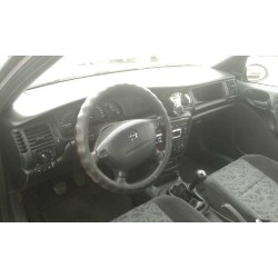 opel vectra b berlina del año 1950