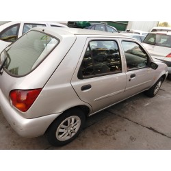 ford fiesta berlina del año 1999