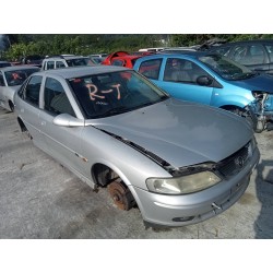 opel vectra b berlina del año 2000