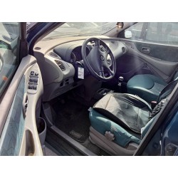 nissan almera tino (v10m) del año 2001