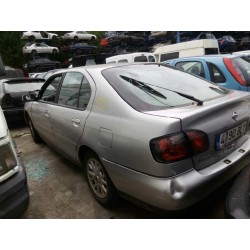nissan primera berlina (p11) del año 2001