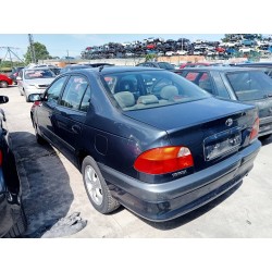 toyota avensis berlina (t 22) del año 2000