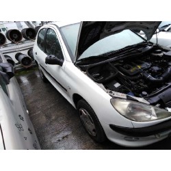 peugeot 206 berlina del año 2001