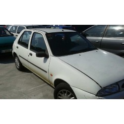 ford fiesta berlina del año 1998