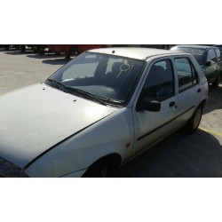 ford fiesta berlina del año 1998