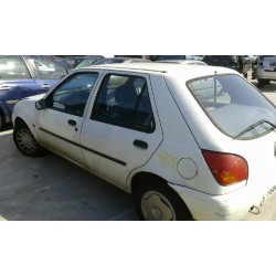 ford fiesta berlina del año 1998