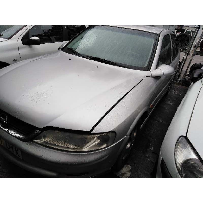 opel vectra b berlina del año 2000