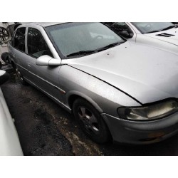 opel vectra b berlina del año 2000