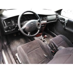 opel vectra b berlina del año 2000