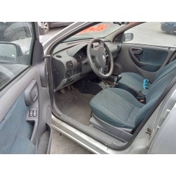 opel corsa c del año 2001