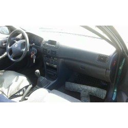 toyota corolla (e11) del año 2001