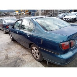 nissan primera berlina (p11) del año 2000