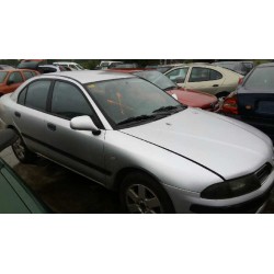 mitsubishi carisma berlina 5 (da0) del año 2001
