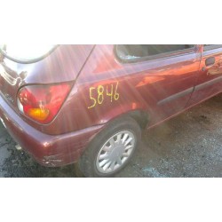ford fiesta berlina del año 1999