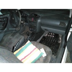 opel corsa c del año 2001