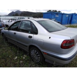 volvo s40 berlina del año 2000