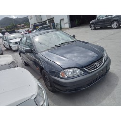 toyota avensis berlina (t 22) del año 2001