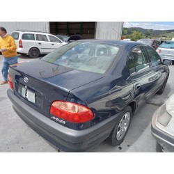 toyota avensis berlina (t 22) del año 2001