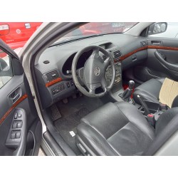 toyota avensis berlina (t25) del año 2003