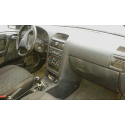 opel astra g berlina del año 2000