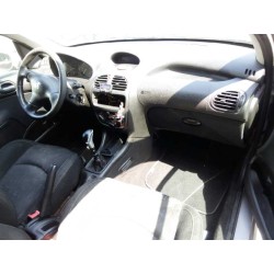 peugeot 206 berlina del año 2001