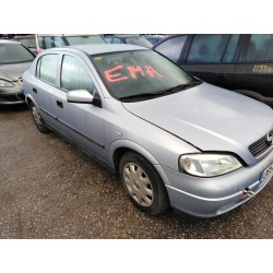 opel astra g berlina del año 2000