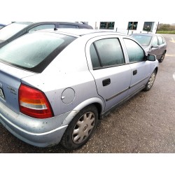 opel astra g berlina del año 2000
