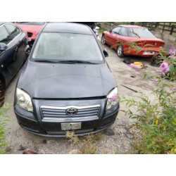 toyota avensis berlina (t25) del año 2005