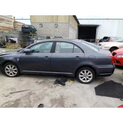 toyota avensis berlina (t25) del año 2005