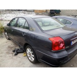 toyota avensis berlina (t25) del año 2005