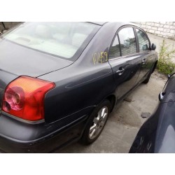 toyota avensis berlina (t25) del año 2005