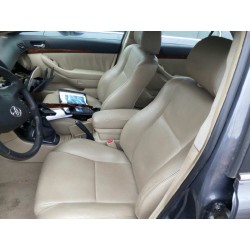 toyota avensis berlina (t25) del año 2005