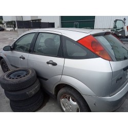 ford focus berlina (cak) del año 2001