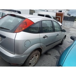 ford focus berlina (cak) del año 2001