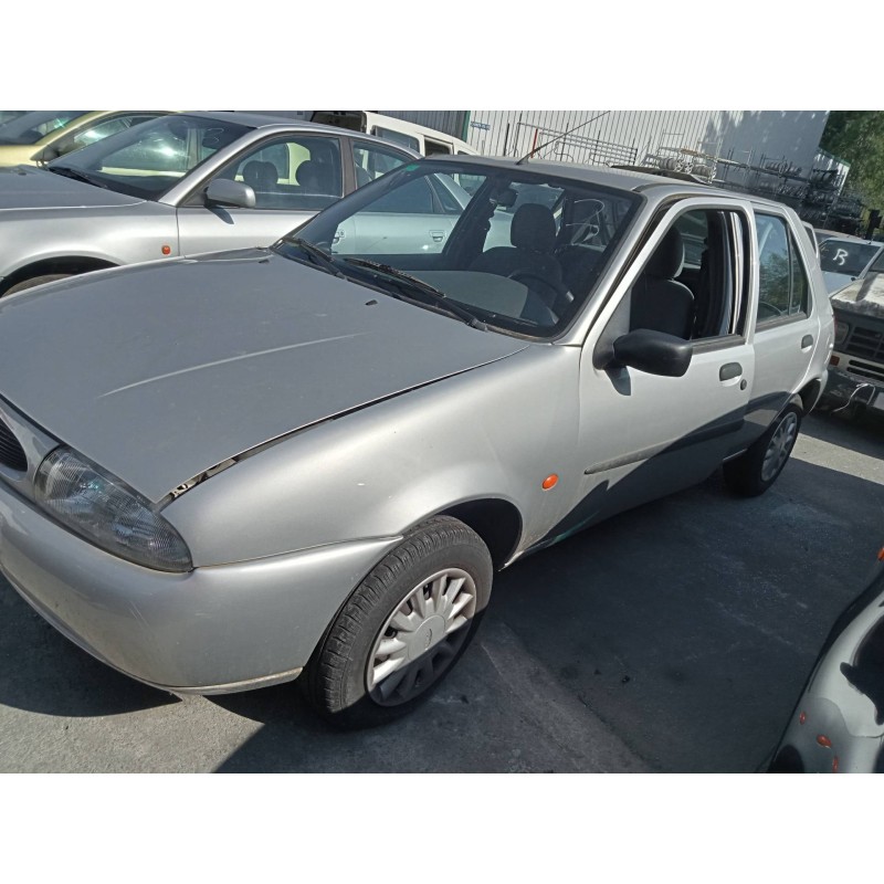 ford fiesta berlina del año 1999