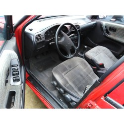nissan sunny berlina (n14) del año 1994