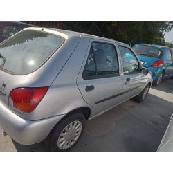 ford fiesta berlina del año 1999