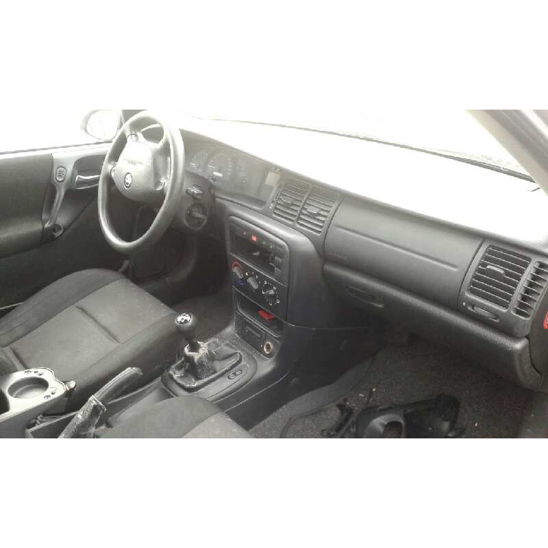 opel vectra b berlina del año 2001