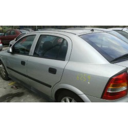 opel astra g berlina del año 2000