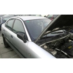 mitsubishi carisma berlina 4 (da0) del año 2001