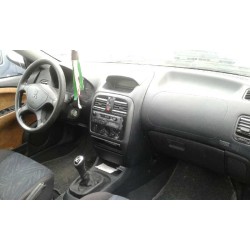 mitsubishi carisma berlina 4 (da0) del año 2001