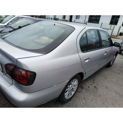 nissan primera berlina (p11) del año 2001