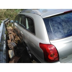 toyota avensis wagon (t25) del año 2004
