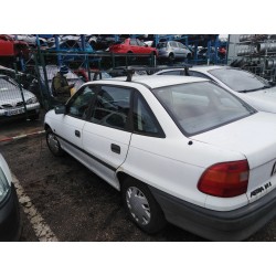 opel astra f berlina del año 1993