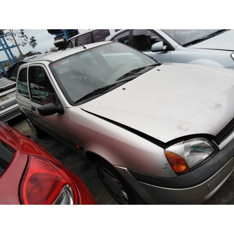 ford fiesta berlina (dx) del año 2000