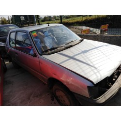 peugeot 205 berlina del año 1989