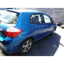 toyota auris del año 2011