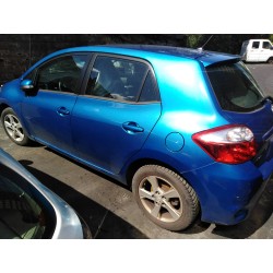 toyota auris del año 2011