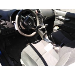 toyota auris del año 2011