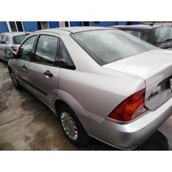 ford focus berlina (cak) del año 2001